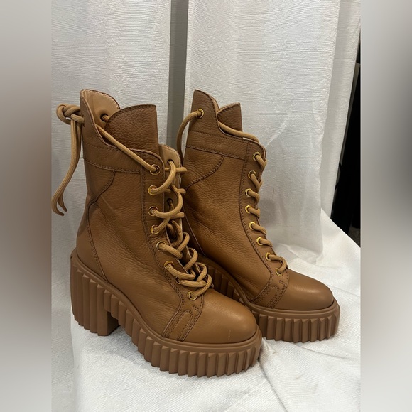 AGL ATTILIO GIUSTI LEOMBRUNI
Tania Platform Boot In Camel Size 37.5 - Picture 8 of 14